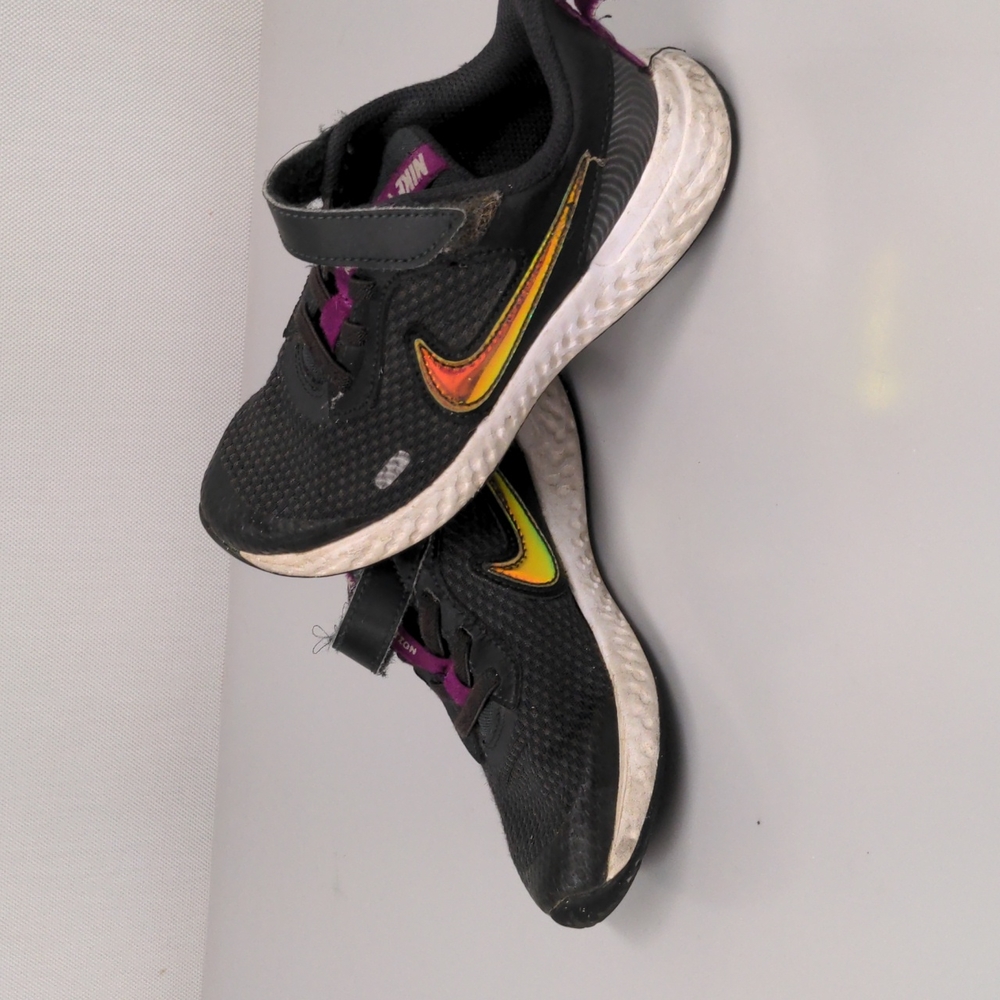 Nike Revolution